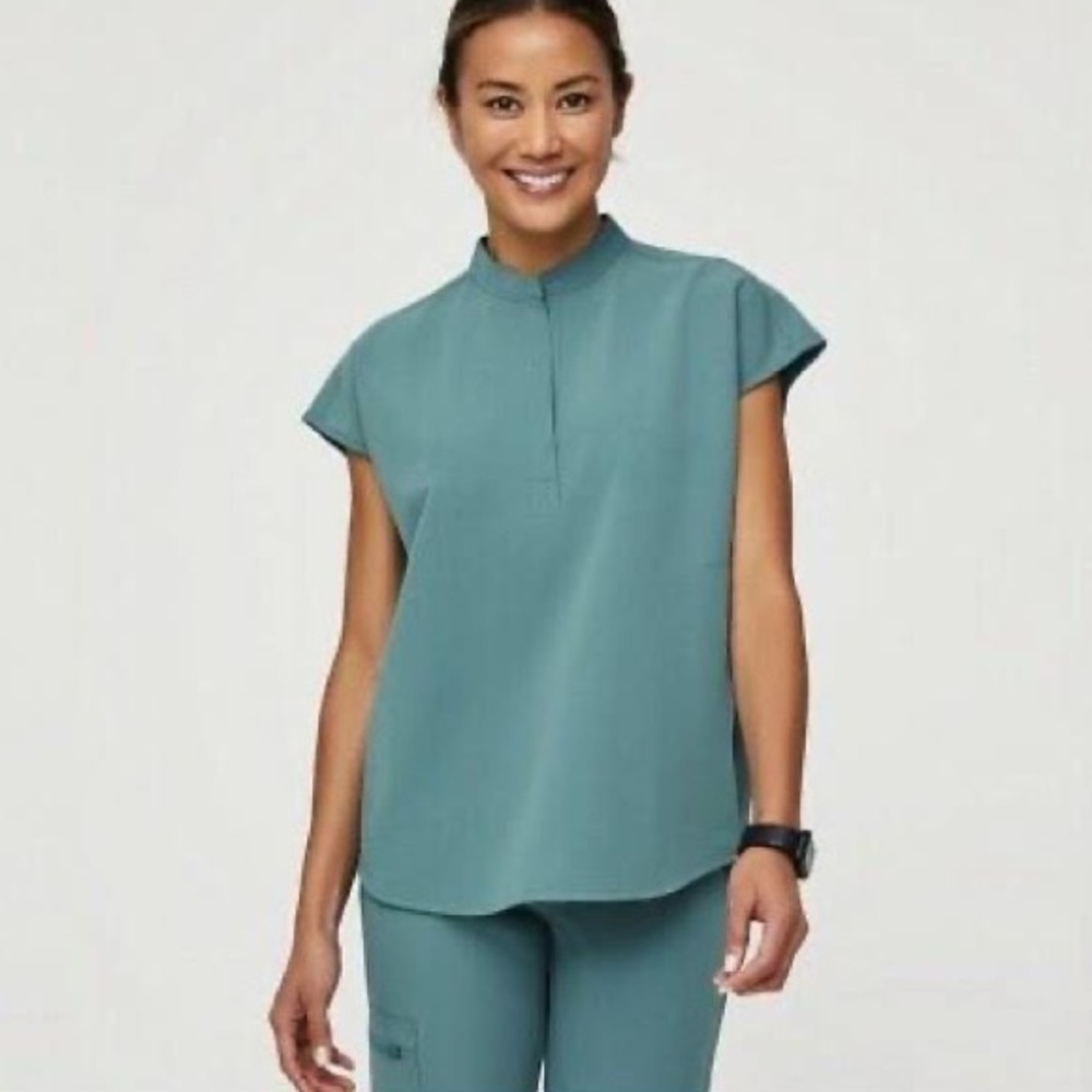 FIGS Hydrogreen Rafaela top oversized scrub top Medium